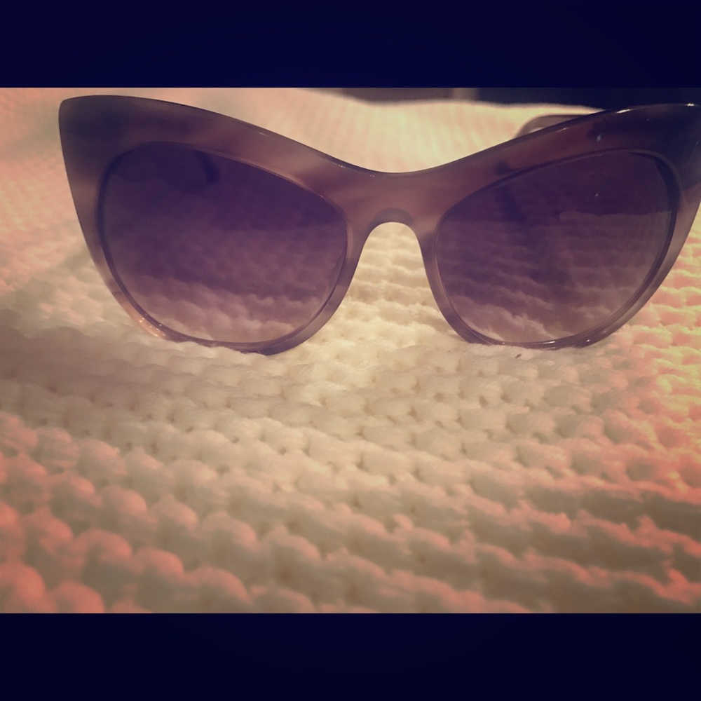 Elizabeth and James cat eyes frames